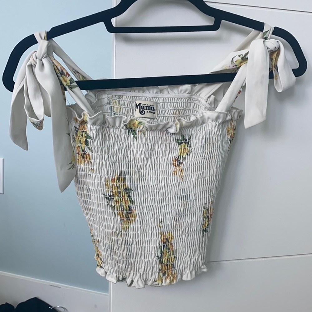 White cropped cami with flowers